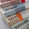 Tot mai multi straini isi tin economiile in Romania, atrasi de dobanzile mari la depozite. Leul, vulnerabil in fata retragerilor masive