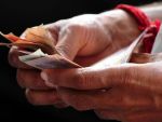 India rescrie povestea crizei asiatice din anii 97- 98. Situatia financiara atinge un prag critic, investitorii se grabesc sa scoata banii din tara
