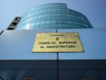 Magistratii condamnati pentru coruptie isi pierd pensiile speciale