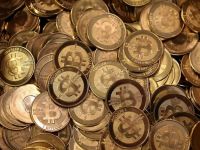 
	Fenomenul bitcoin. Unde poti sa platesti cu monede virtuale, in Romania. Avantajele si dezavantajele banilor care nu exista
