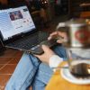 Romanii au facut 6 milioane de dolari, anul trecut, muncind pe internet. Cat de banoasa este activitatea de freelancer