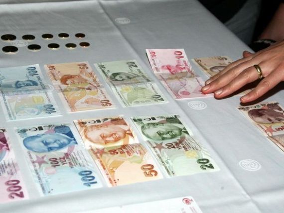 Lira turceasca atinge un minim istoric fata de dolar, pe fondul tensiunilor din Siria