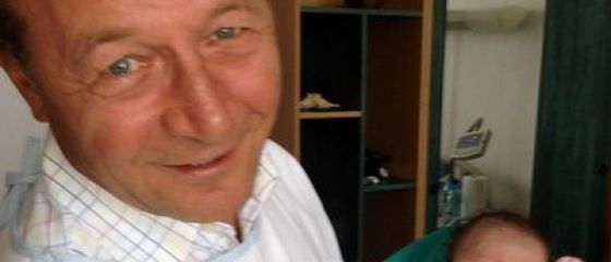 Elena Basescu a nascut, sambata noapte, o fetita. Presedintele: Am primit nobilul titlu de bunic
