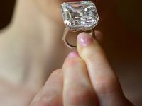 Cel mai mare diamant alb din lume, estimat la 35 mil. dolari, scos la licitatie