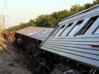 Un tren cu peste 700 de pasageri a deraiat in Rusia