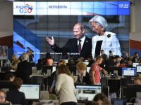 
	Jurnalistii veniti la G20 au consumat 26 tone de produse numai in prima zi a summitului. Presedintia rusa, in gluma: Mancati mult
