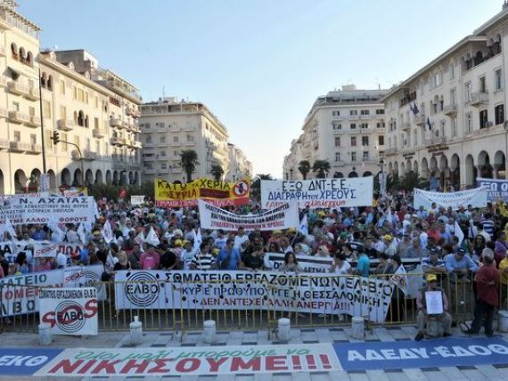 Grecii isi striga din nou saracia in strada. Peste 17.000 de persoane au protestat fata de masurile de austeritate