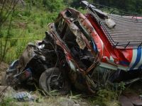 
	Cel putin 43 de morti dupa ce un autocar a cazut intr-o prapastie, in Guatemala
