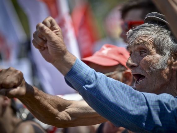 Guvernul portughez taie cu 10% pensiile functionarilor care depasesc 600 de euro. Masura va afecta 300.000 de oameni