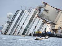 Redresarea pachebotului Costa Concordia a inceput, operatiune care presupune cheltuirea sumei record de 600 mil. euro