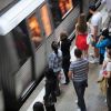 Sindicalistii din transportul public protesteaza, miercuri, in Piata Constitutiei, dupa ce astazi au oprit metroul pentru doua ore