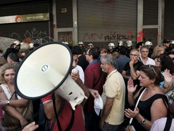 Greve si manifestatii in Grecia, impotriva restructurarii sectorului public. 37.500 de angajati vor fi disponibilizati pana la sfarsitul anului