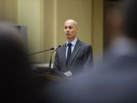 
	Viceguvernatorul Olteanu, comentariu la declaratiile lui Basescu : Daca CA va decide sa cumpere aur, BNR va trebui sa aleaga cel mai mic pret din piata
