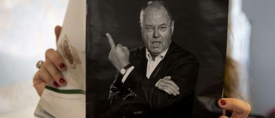 Alegeri in Germania. Peer Steinbrück, economistul cu umor caustic sau candidatul care a ridicat degetul mijlociu