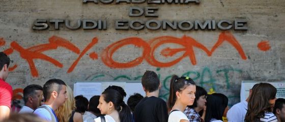 Facultatile din Romania cresc taxele de scolarizare, corporatiile isi transforma angajatii in roboti , iar proprietara magazinelor cu preturi mici Miniprix spune ca online-ul a fost o gura de oxigen in criza