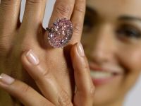 
	Cel mai scump diamant scos vreodata la licitatie. &quot;Pink Star&quot;, estimat la 60 milioane dolari
