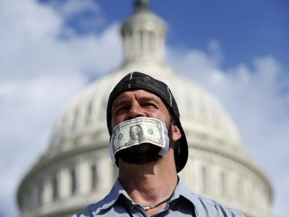 Dolarul, in scadere in urma suspendarii partiale a activitatii guvernului. Cum vad investitorii impasul politic din SUA