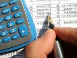 Buget 2014: Guvernul va opta pentru reducerea contributiilor sociale sau neimpozitarea salariului minim