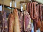TVA va scadea la 9%, cel mai probabil, si in sectorul carnii. Evaziunea din 2011: 230 milioane de euro