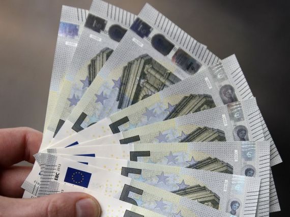 Euro urca la 4,46 lei, ajungand la maximul ultimelor doua saptamani