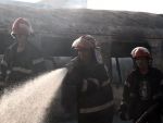 Locomotiva unui tren a luat foc, la Vaslui, aproximativ 100 de pasageri, evacuati