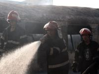Locomotiva unui tren a luat foc, la Vaslui, aproximativ 100 de pasageri, evacuati
