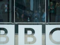 
	BBC a reangajat, in secret, 9 fosti manageri, dupa ce le-a platit indemnizatii de plecare uriase
