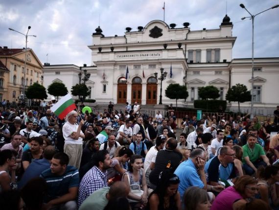 Guvernul bulgar disponibilizeaza 40.000 de bugetari, 10% din total