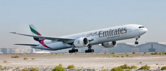 Avion in flacari pe aeroportul din Dubai
