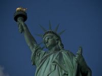 Statuia Libertatii din New York, redeschisa pentru turisti, dupa ce a fost inchisa doua saptamani din cauza blocajului bugetar