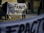 Cateva sute de oameni protesteaza, in Bucuresti, impotriva gazelor de sist