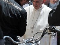 
	Papa Francisc si-a scos la licitatie motocicleta Harley Davidson&nbsp;
