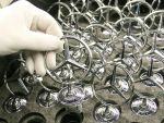 Lupta gigantilor auto pentru clientii cu bani duce masinile de lux la limita de pret de 50.000 de dolari. Oferte de nerefuzat de la Mercedes, BMW sau Lexus