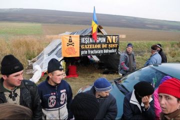 Protestele satenilor romani au ajuns in presa straina. Le Monde: Opozitia fata de exploatarea gazelor de sist cuprinde intreaga lume