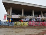 Mii de persoane participa, in Bucuresti, la un mars pentru unirea Basarabiei cu Romania