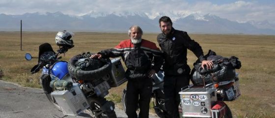 Doi romani au calatorit cu motocicletele prin Asia, cu buget redus, timp de 70 de zile