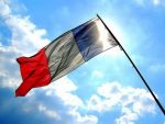 A doua cea mai mare putere a Europei ramane fara locuitori. Taxele scufunda natiunea, iar barca de salvare o duce pe malul vecin si candva mare rival