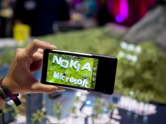 Lovitura pentru Microsoft. Vanzarile de smartphone-uri Nokia au scazut in trim. IV. Gigantul IT ar putea pierde pariul urias pus pe finlandezi