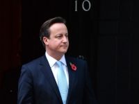 
	Cotidianul Daily Express ii cere premierului Cameron, printr-o petitie, sa mentina restrictiile pentru romani si bulgari
