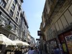 Strainii care ajung in Capitala sunt incantati de viata de noapte si ca se fumeaza in baruri
