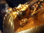 Mumia faraonului egiptean Tutankhamon a ars dupa imbalsamare
