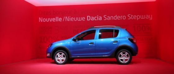 Sandero cu numarul 100.000 a iesit pe poarta uzinei de la Mioveni