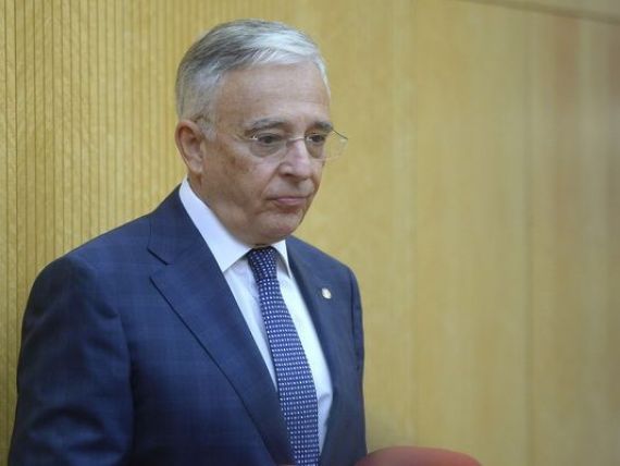 Guvernatorul Isarescu, despre limitarea platilor in numerar: Drumul spre iad este pavat cu bune intentii