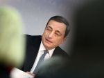 Draghi: Zona euro se afla in pragul unei lungi perioade de inflatie scazuta . BCE a redus dobanda cheie la un nou minim, de 0,25%