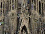 Activisti ai Greenpeace au escaladat Sagrada Familia din Barcelona