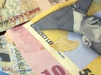 
	Cursul a ramas aproape de 4,45 lei/euro in prima ora a sedintei interbancare de luni. Bursa de la Bucuresti a stagnat&nbsp;
