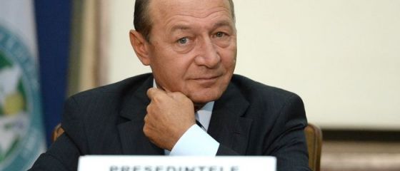 Basescu: Din cauza accizei, pretul combustibilului creste cu 8%. Il vom gasi si in laptele copiilor