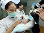 China permite cuplurilor sa faca mai multi copii si renunta la reeducarea prin munca