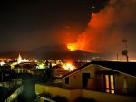 Etna a oferit o noua reprezentatie spectaculoasa sicilienilor. Cel mai inalt vulcan din Europa a erupt din nou