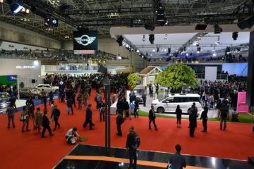 Salonul auto de la Tokyo. Masina fara volan, care se conduce doar prin miscarile corpului, a facut senzatie